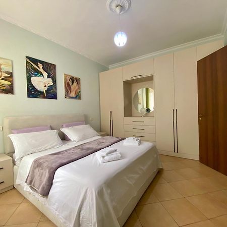 Stay At An Artist'S Place! Tirana Esterno foto