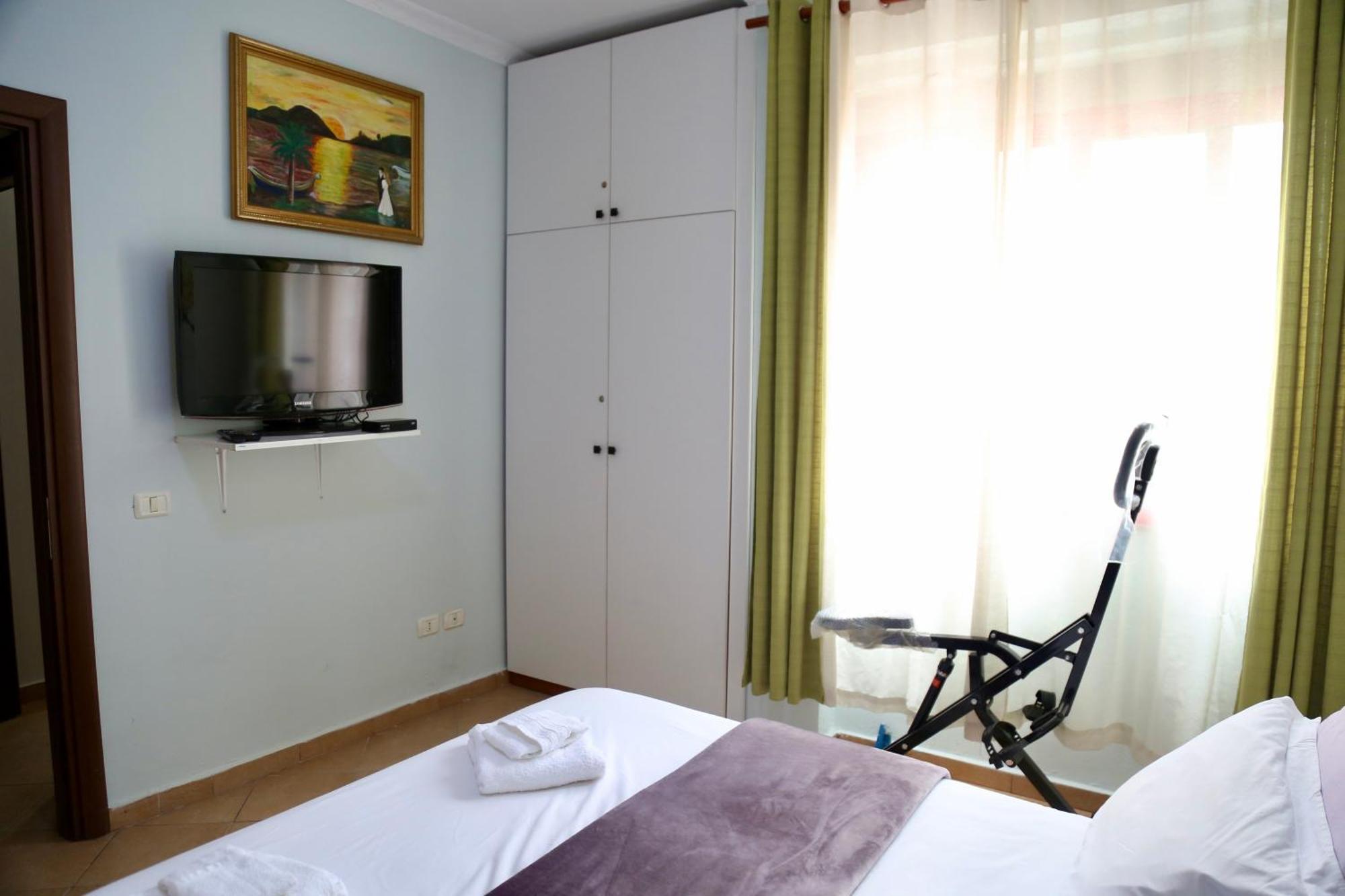 Stay At An Artist'S Place! Tirana Esterno foto
