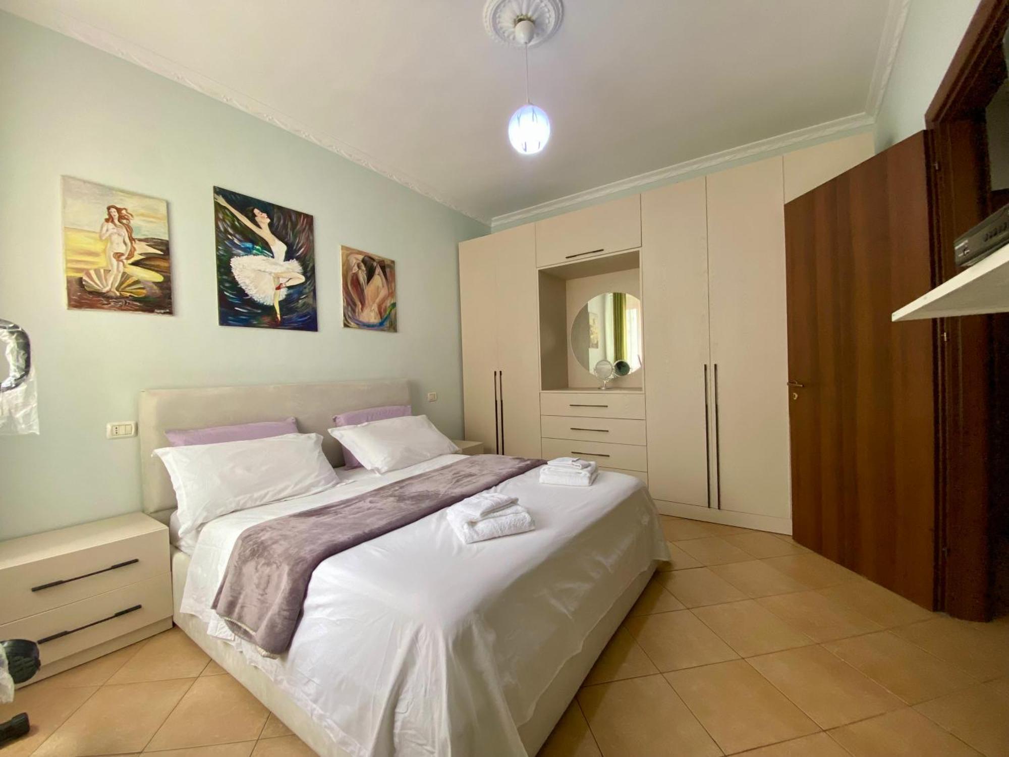 Stay At An Artist'S Place! Tirana Esterno foto